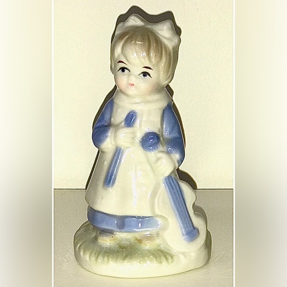 Early Mid Century Antique Young Girl in Dress Holding Violin Fiddle Figurine - Picture 7 of 9